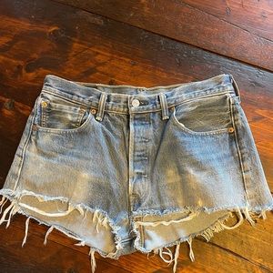 Levi ~ women’s denim shorts